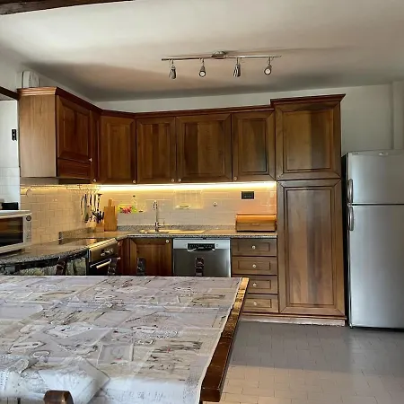 Spacious Apartment, Mountain Views شقة *