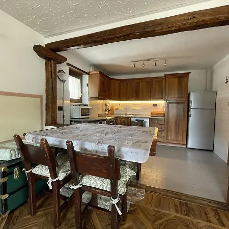 شقة Spacious Apartment, Mountain Views