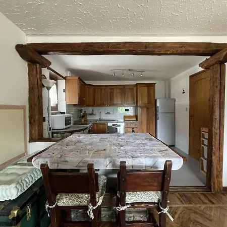 شقة Spacious Apartment, Mountain Views