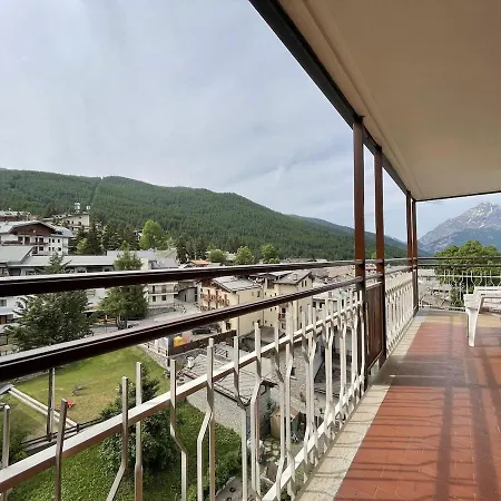 Spacious Apartment, Mountain Views شقة