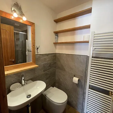 Spacious Apartment, Mountain Views *